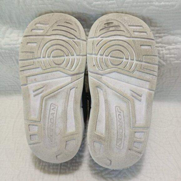 Air Jordan 11 Retro Low Toddler Size 7C Black & Yellow - Picture 8 of 10